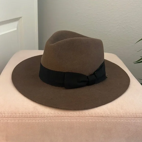 Helene Berman Charcoal Cap with Burgundy Pom Pom Helene Berman Hats for Women on Sale up to 90% Off: Poshmark main image 2